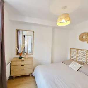 https://le-saint-charles-t2-hypercentre-metro-wifi.midi-pyreneeshotels.com